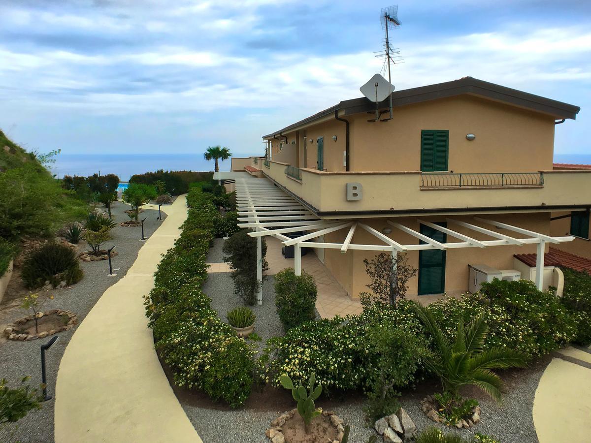 Chic Apartment In Parghelia Italy Exterior photo